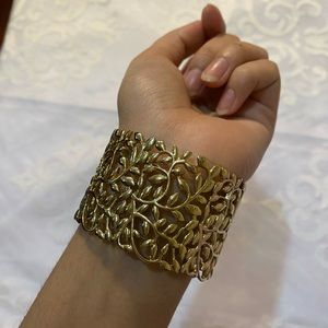 Wristbands/ wrist bracelet